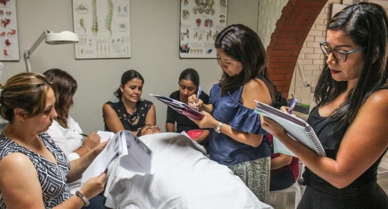 Alenit Peru - Escuela