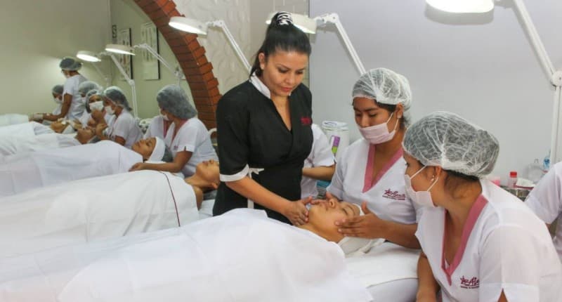 Alenit Peru - Escuela